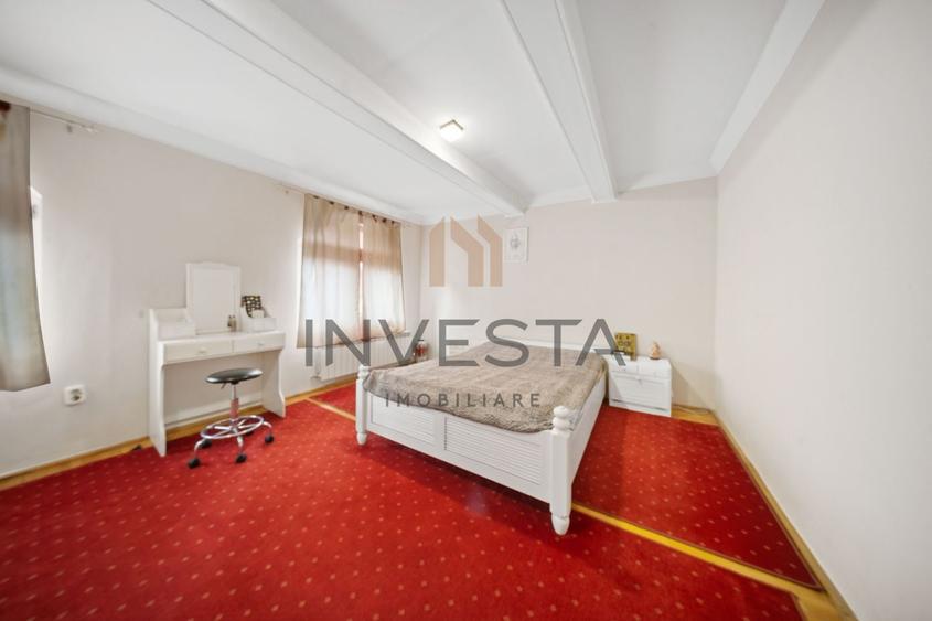 Casă individuală cu 8 camere cu Canalizare în Zorilor