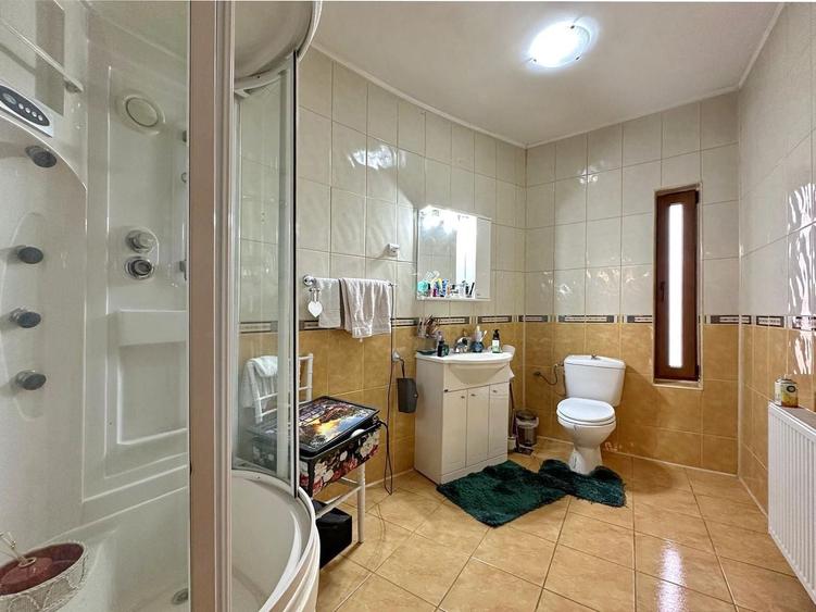 Casă individuală cu 5 camere cu Canalizare în Hălchiu