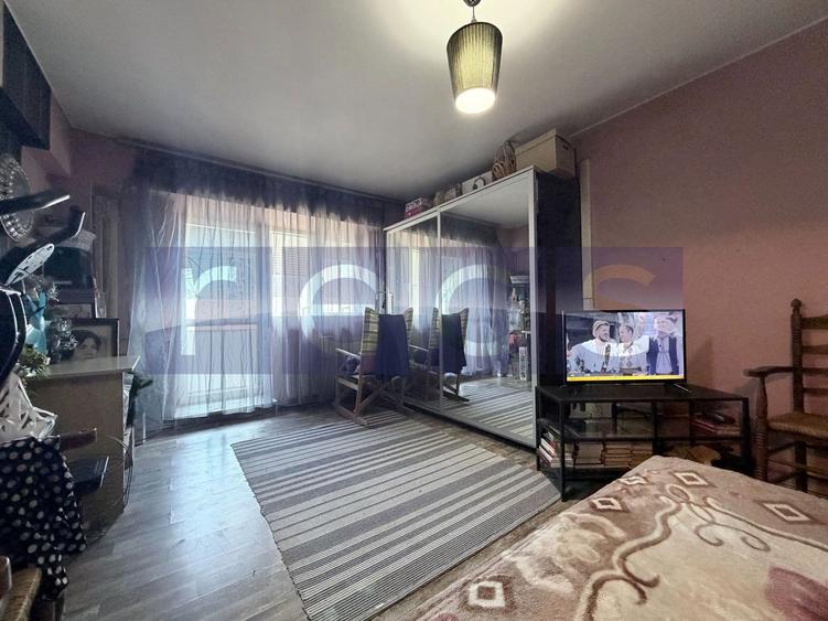 Apartament cu 4 camere semidecomandat în Central