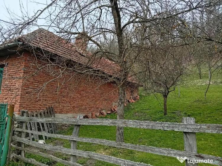 Casă cu 4 camere în Poieni (Densuș)
