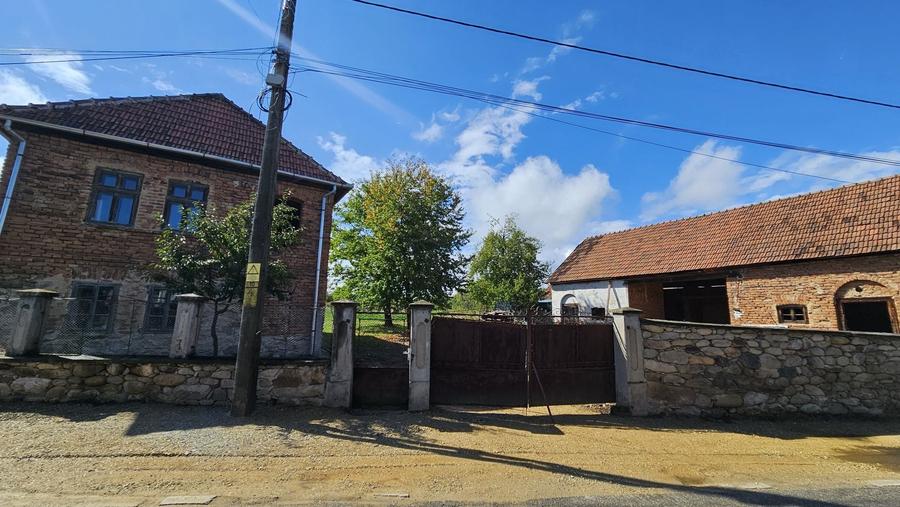 Casă cu 3 camere în Sălașu de Sus