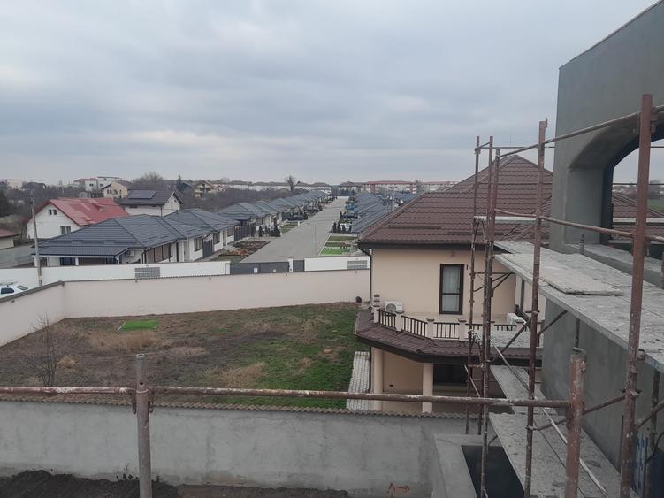 Duplex cu 4 camere cu Canalizare în Balotești