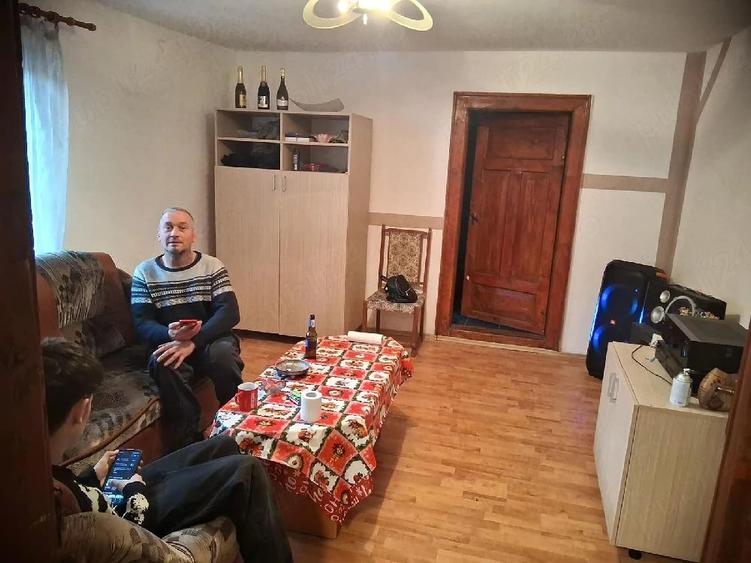 Casă cu 6 camere cu Teren 370 Mp în Florești
