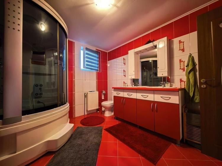 Casă individuală cu 6 camere cu Canalizare în Hilița
