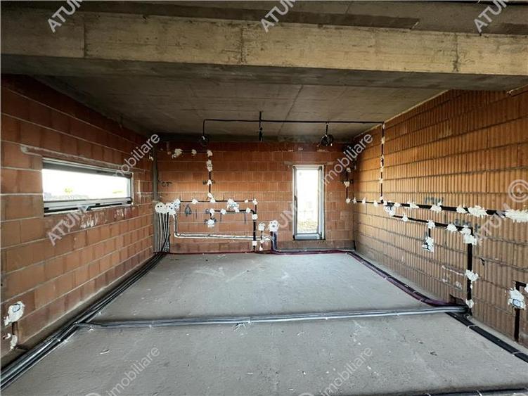 Duplex cu 4 camere cu Canalizare în Șura Mică