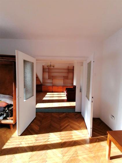 Apartament cu 4 camere decomandat în Brașovul Vechi