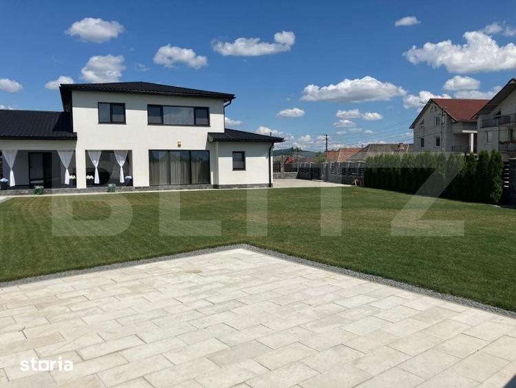 Casă cu 6 camere cu Teren 1440 Mp în Exterior Est