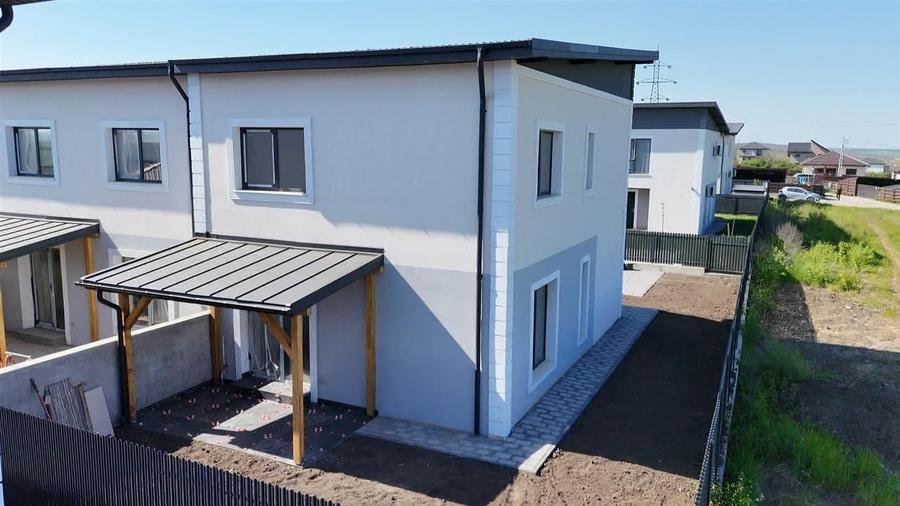 Duplex cu 4 camere cu Canalizare în Valea Lupului