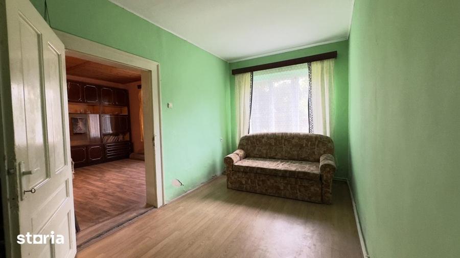 Casă cu 3 camere cu Teren 3263 Mp în Central