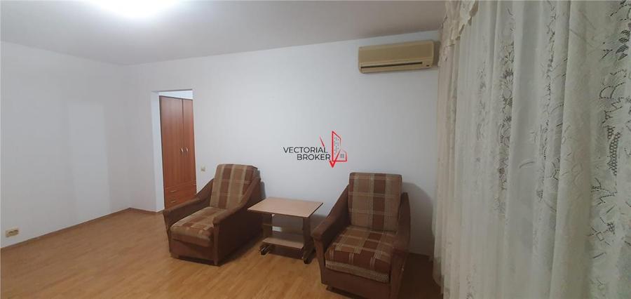 Garsonieră decomandată, mobilată în Dristor