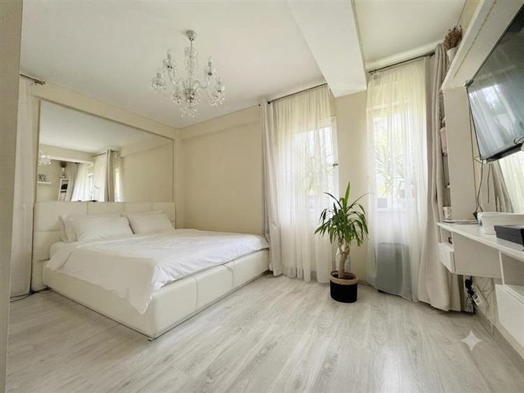 Apartament cu 3 camere decomandat, mobilat în Bucium