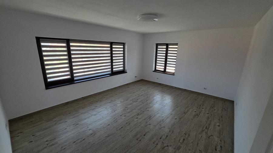 Casă cu 4 camere cu Teren 80 Mp în Central