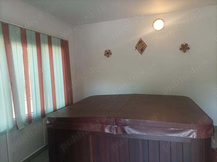 Casă cu 5 camere cu Teren 1500 Mp în Central