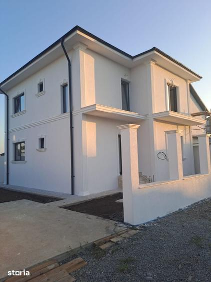 Casă cu 5 camere cu Teren 200 Mp în Lumina