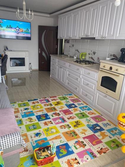 Apartament cu 4 camere decomandat în Central