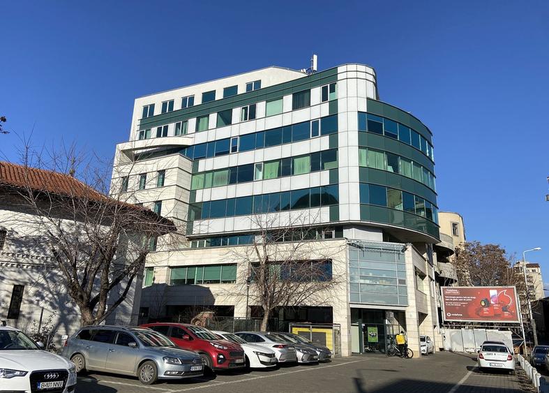 Birou, de 2,340 mp, în Universitate