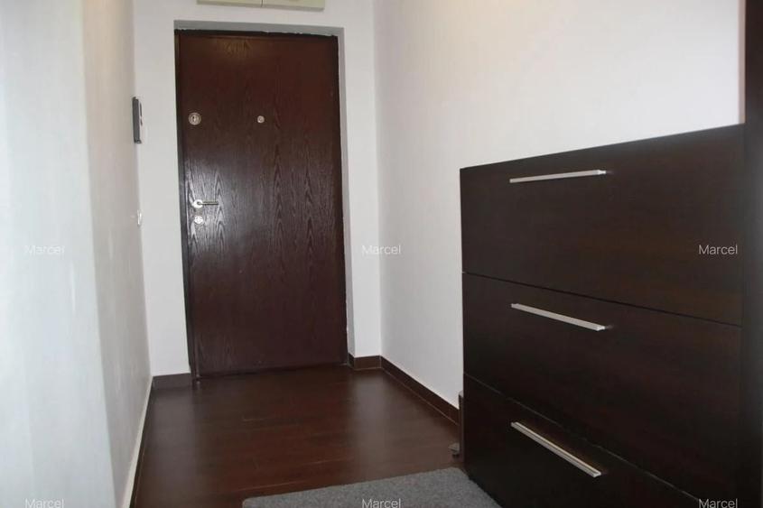 Apartament cu 3 camere semidecomandat în Herăstrău