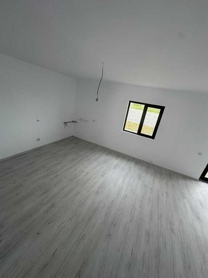 Casă cu 3 camere decomandat în Central