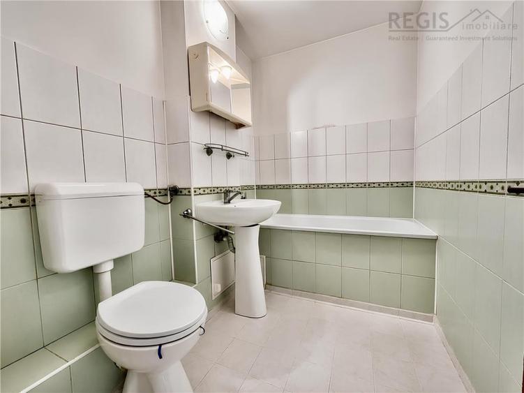 Apartament cu 4 camere decomandat în Sud