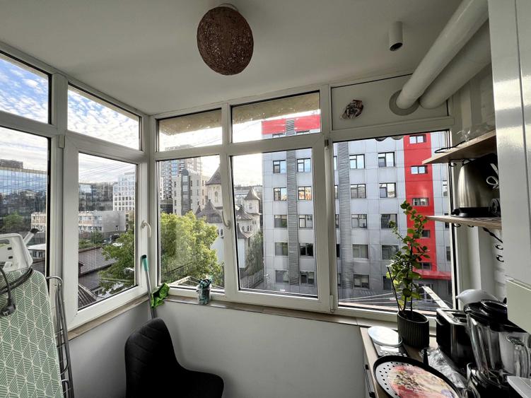 Apartament cu 3 camere decomandat în Central
