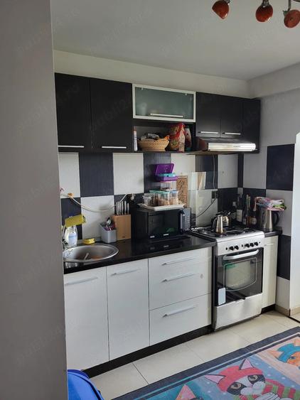 Apartament cu 3 camere decomandat în Nicolina
