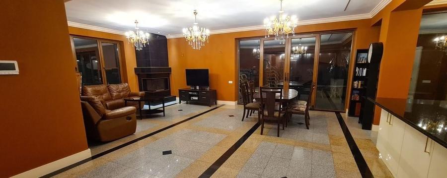 Casă individuală cu 5 camere cu Piscina în Izvorani