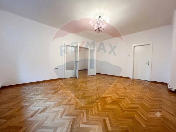 Apartament cu 2 camere decomandat în Centrul Istoric