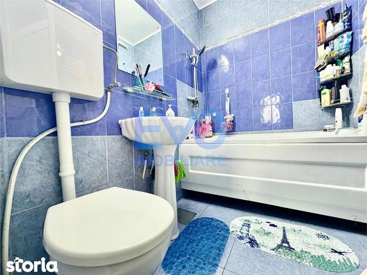Apartament cu 3 camere semidecomandat în Alexandru cel Bun