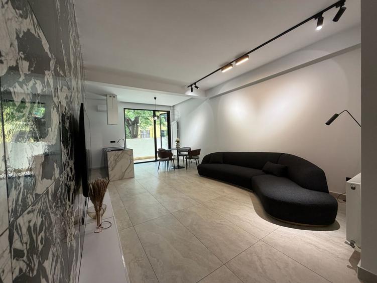 Apartament cu 3 camere decomandat în Domenii