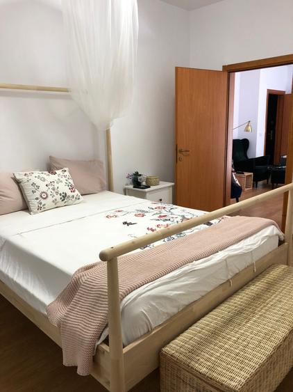 Apartament cu 3 camere decomandat, mobilat în P-ța Romană