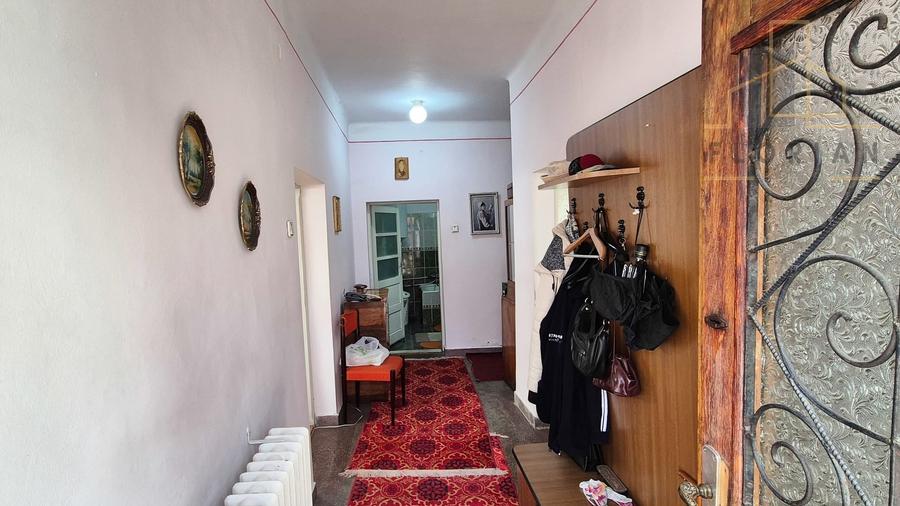 Casă cu 3 camere cu Canalizare în Central