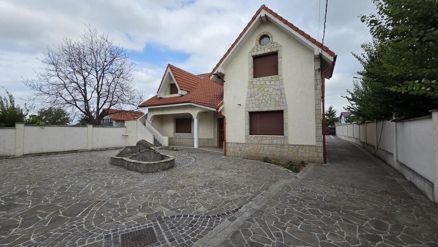 Casă individuală cu 6 camere cu Canalizare în Dancu