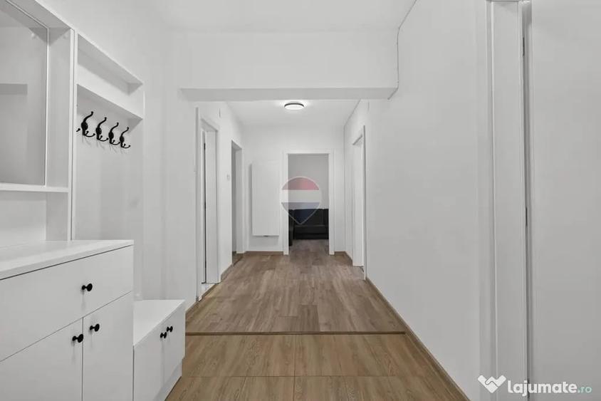 Apartament cu 4 camere decomandat în Polivalentă