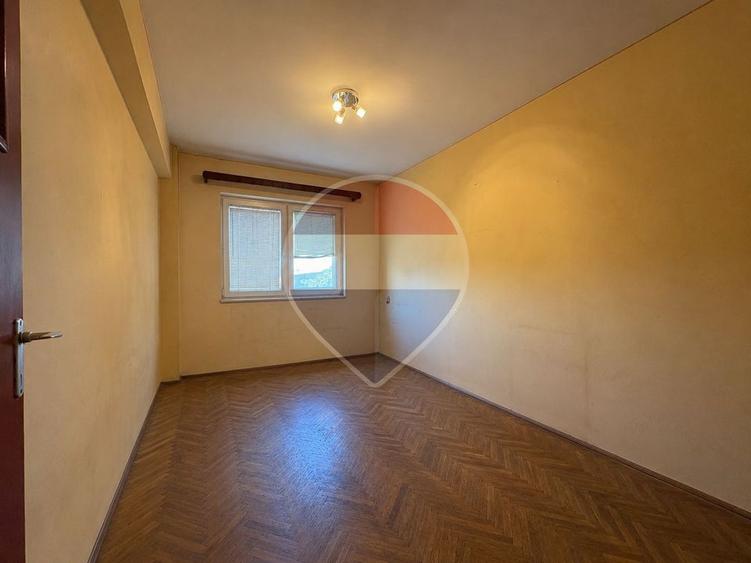 Apartament cu 3 camere de vânzare zona Bd Mamaia Constanta - 4