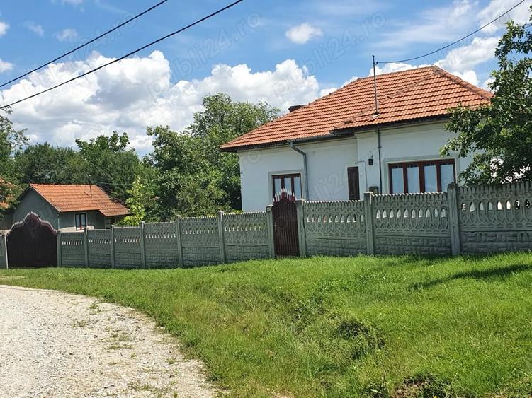 Casă cu 5 camere cu Teren 3000 Mp în Butoiești