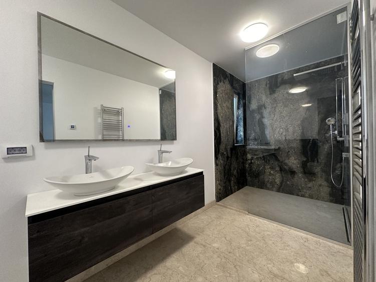 Casă individuală cu 7 camere cu Canalizare în Herăstrău