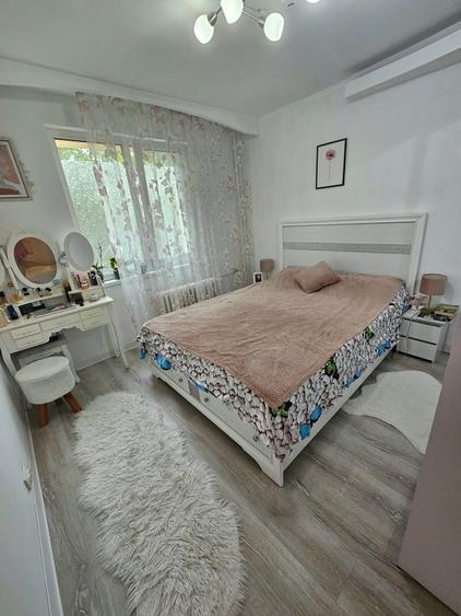 Apartament cu 4 camere în Baicului