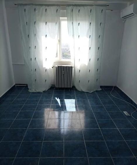 Garsonieră semidecomandată în Far