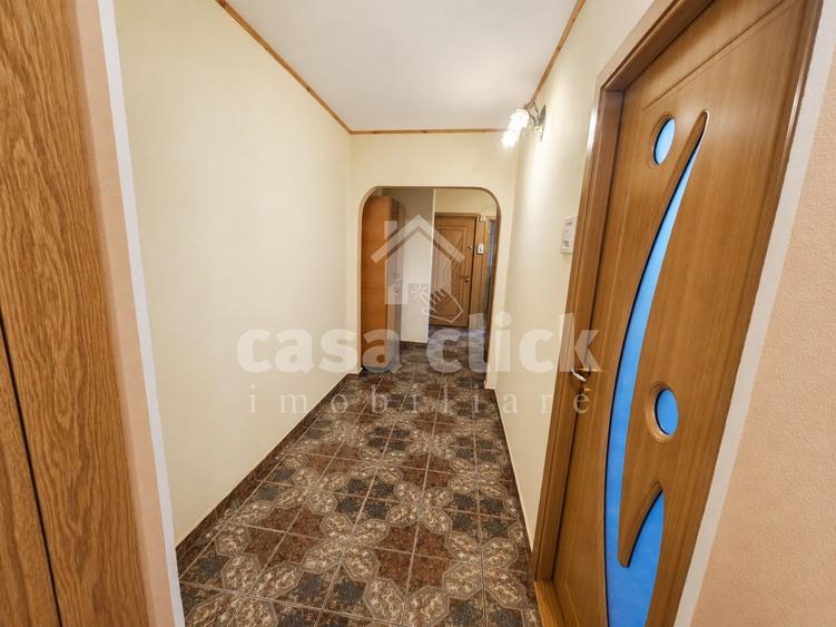 Apartament cu 3 camere decomandat în