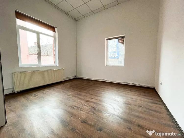 Casă cu 4 camere cu Canalizare în Central