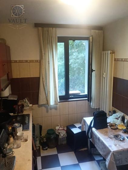 Apartament cu 3 camere semidecomandat, mobilat în Titan