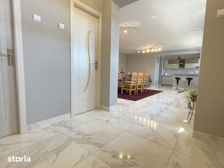 Casă cu 9 camere cu Teren 711 Mp în Central