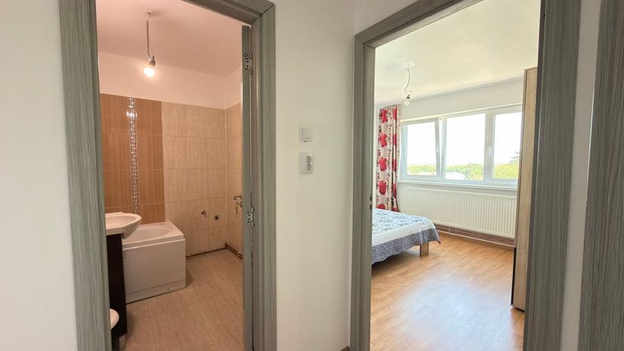 Apartament cu 2 camere semidecomandat, mobilat în Est
