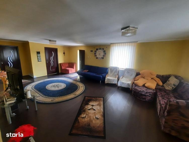 Casă cu 4 camere cu Teren 1376 Mp în Moftin