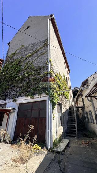 Casă cu Teren 325 Mp în Central