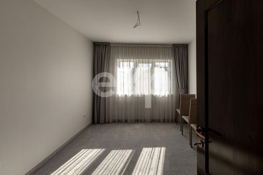 Duplex cu 5 camere cu Canalizare în Central