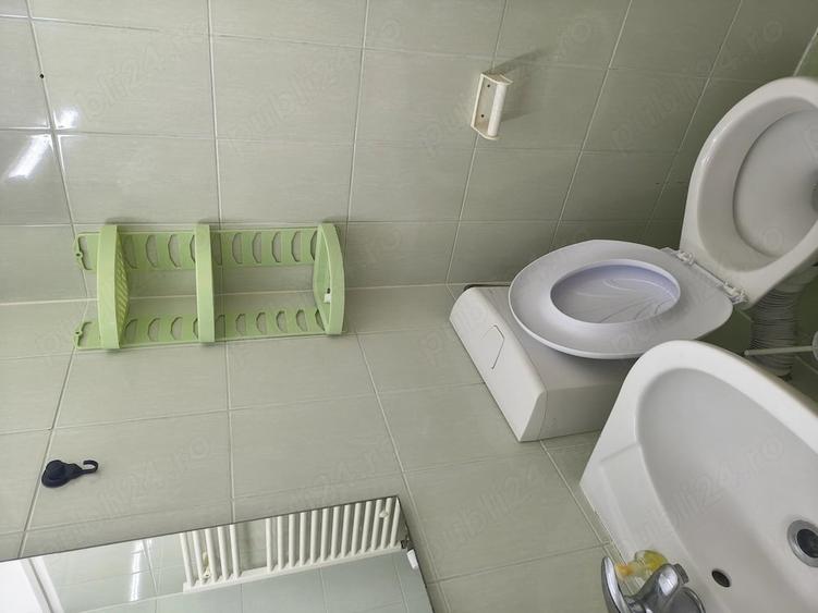 Garsonieră decomandată în Titan