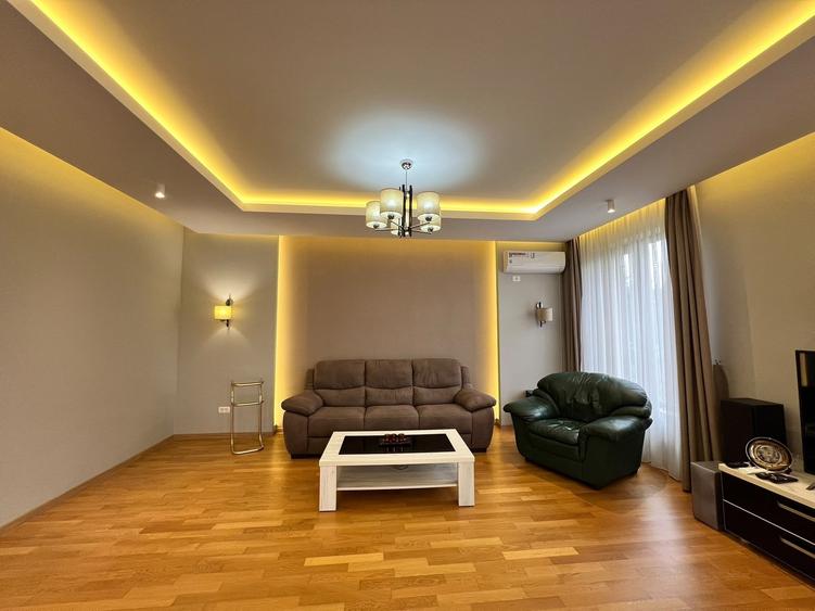 Casă individuală cu 4 camere cu Piscina în Chitila