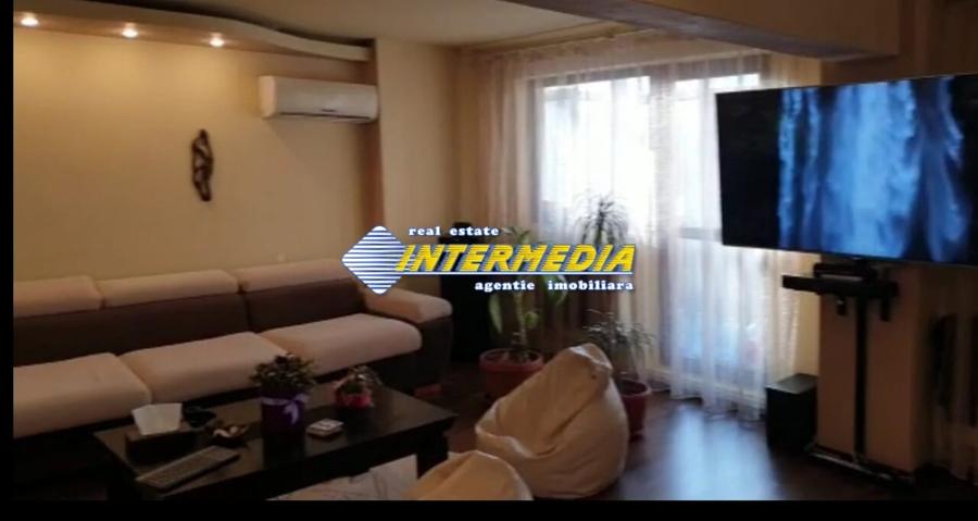 Apartament cu 4 camere decomandat, mobilat în Cetate