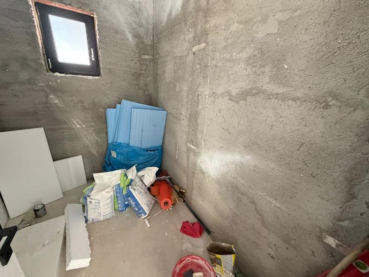 Casă individuală cu 4 camere cu Canalizare în Central